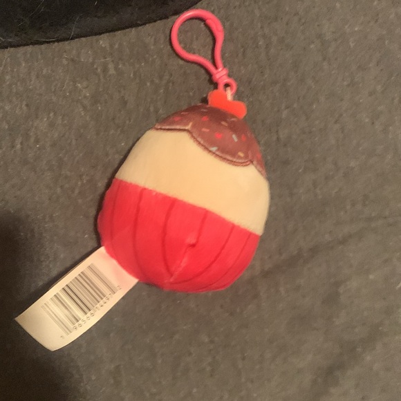 Elpha the cupcake squishmallow clip NWT - Picture 3 of 4